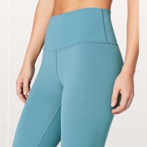 WUNDER UNDER HI-RISE 7/8 TIGHT *FULL-ON LUXTREME 25"
COLOUR: PERSIAN BLUE
SIZE 6